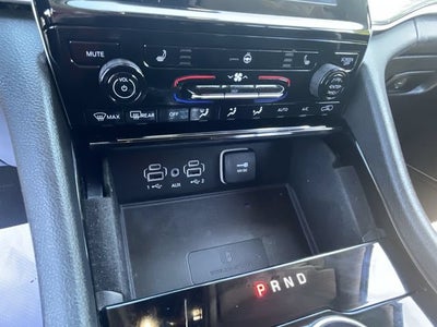 2022 Jeep Grand Cherokee Laredo 4x4