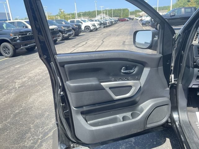 2023 Nissan TITAN Crew Cab SV 4x4