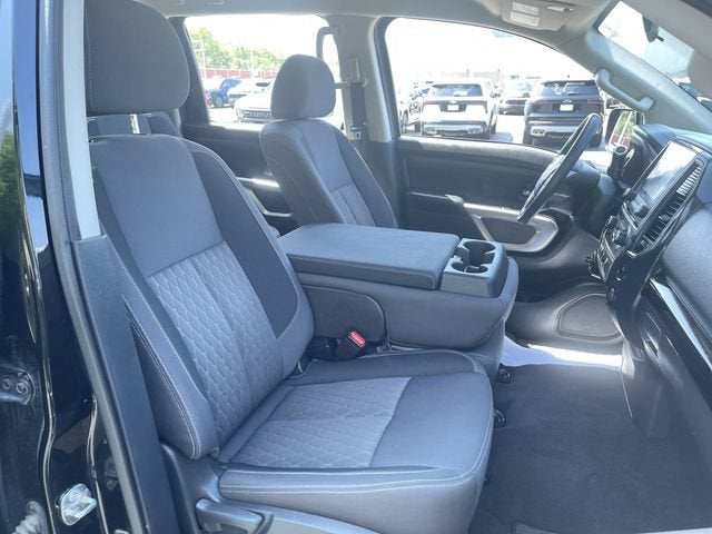 2023 Nissan TITAN Crew Cab SV 4x4