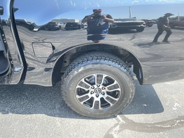 2023 Nissan TITAN Crew Cab SV 4x4