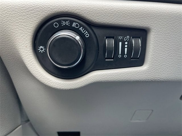 2020 Chrysler Voyager LXI