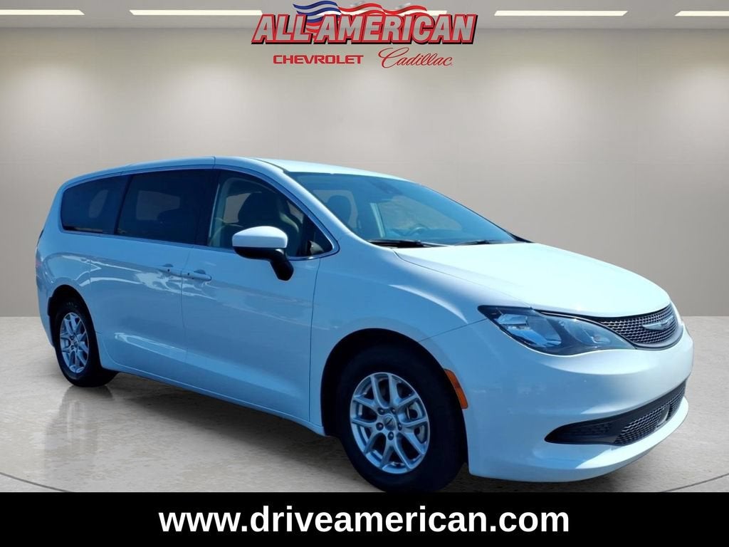 2023 Chrysler Voyager LX
