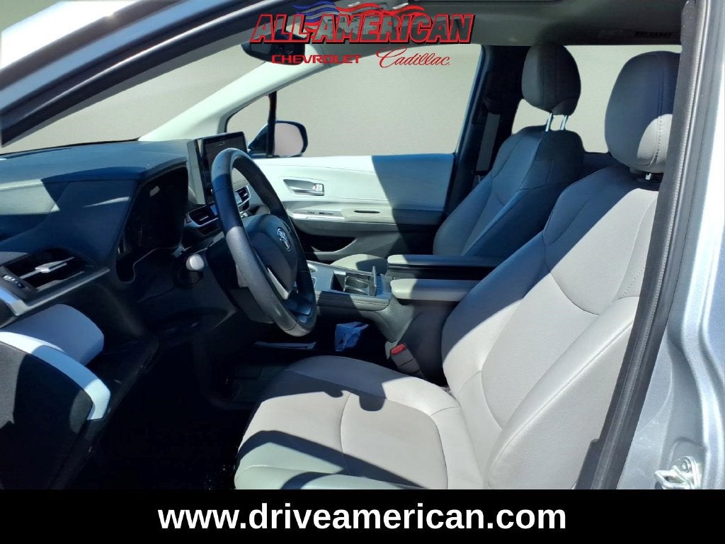2025 Toyota Sienna XLE