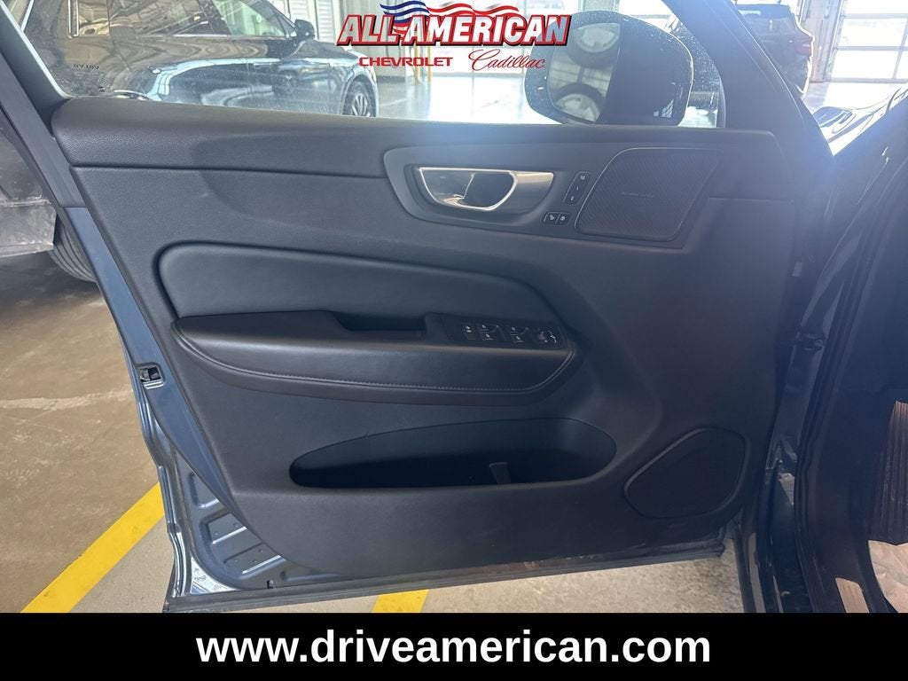 2024 Volvo XC60 Plus Dark Theme