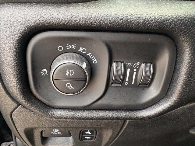 2019 RAM 1500 Big Horn/Lone Star Crew Cab 4x4 5'7' Box