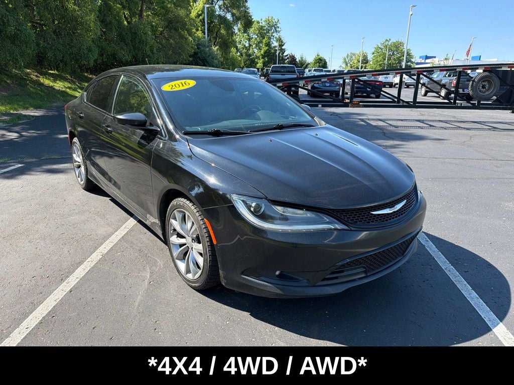 2016 Chrysler 200 S