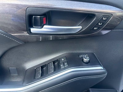 2025 Toyota Highlander Hybrid Platinum