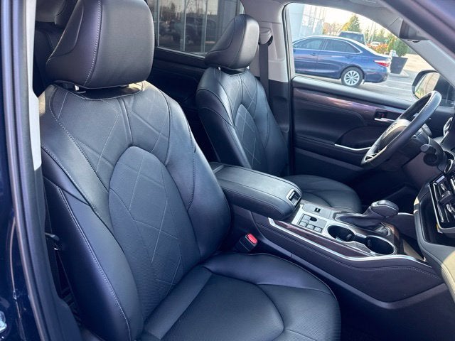 2025 Toyota Highlander Hybrid Platinum