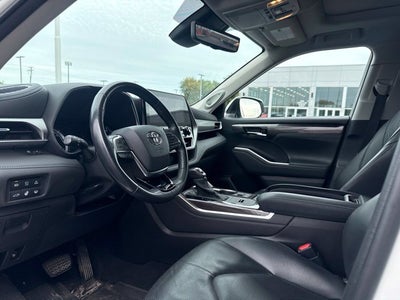 2021 Toyota Highlander Hybrid Platinum