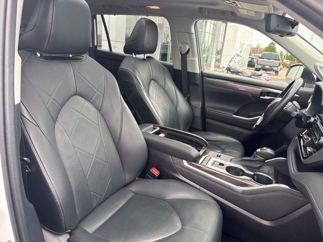2021 Toyota Highlander Hybrid Platinum