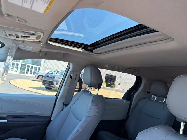 2023 Toyota Sienna XLE 8 Passenger