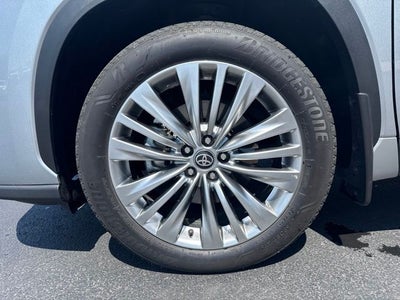 2025 Toyota Highlander Platinum