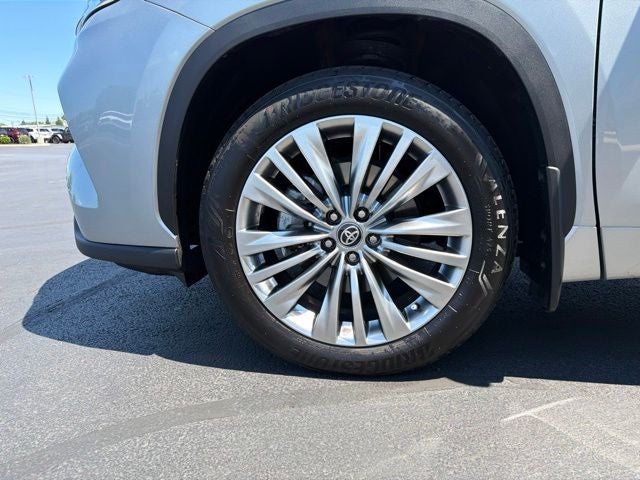 2025 Toyota Highlander Platinum