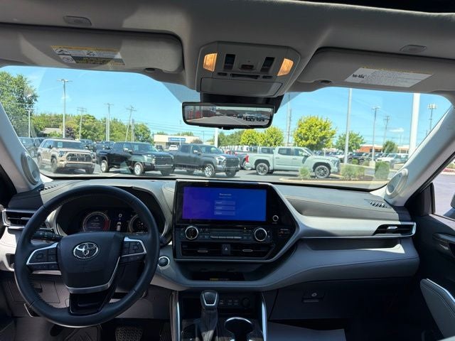 2025 Toyota Highlander Platinum