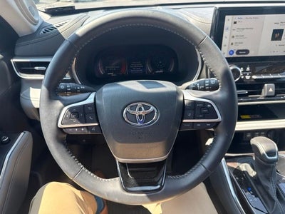 2025 Toyota Highlander Platinum