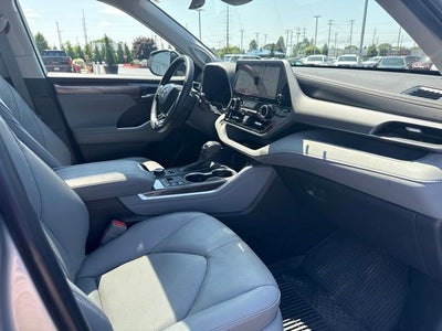 2025 Toyota Highlander Platinum