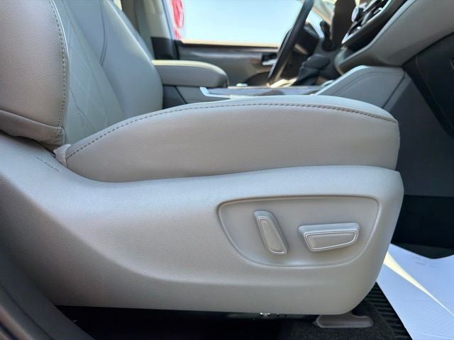 2025 Toyota Highlander Platinum