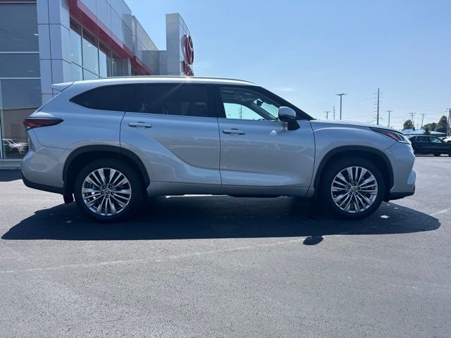 2025 Toyota Highlander Platinum