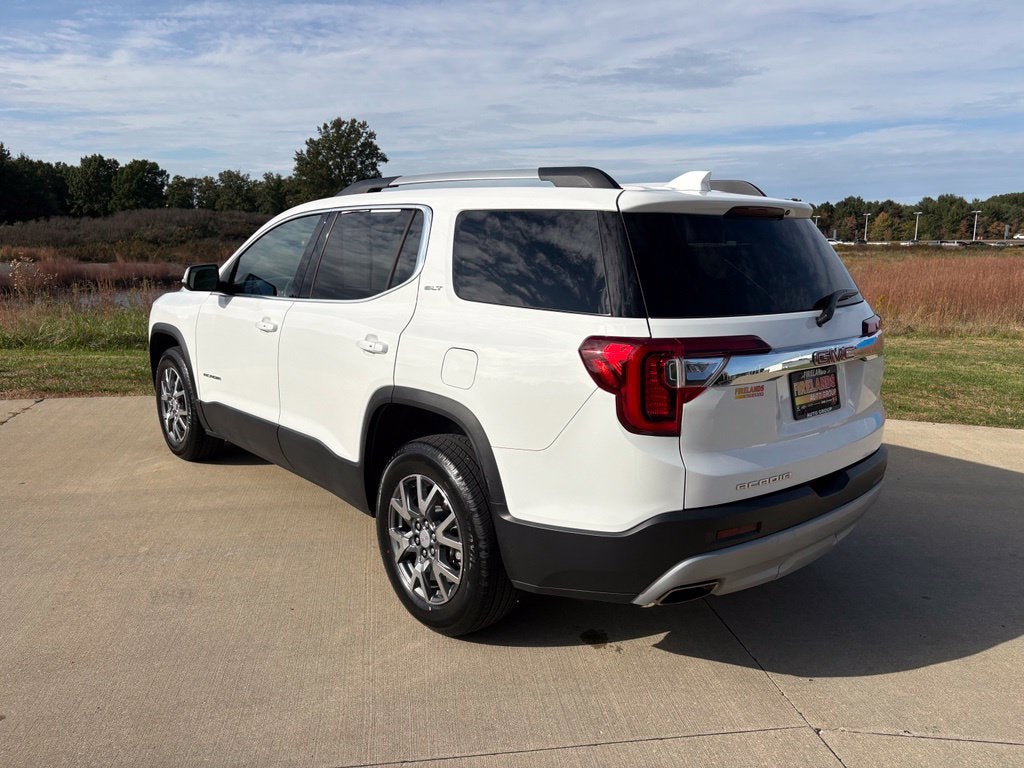 2023 GMC Acadia SLT