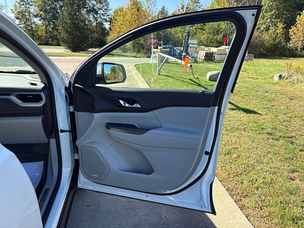 2023 GMC Acadia SLT