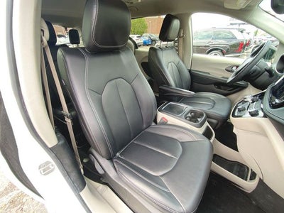 2024 Chrysler Pacifica Hybrid Select
