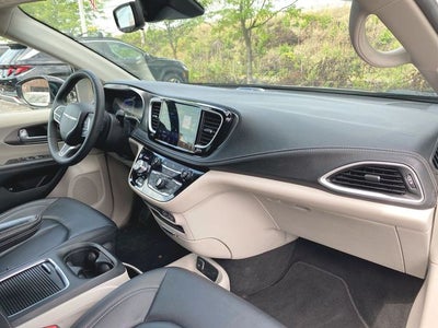 2024 Chrysler Pacifica Hybrid Select