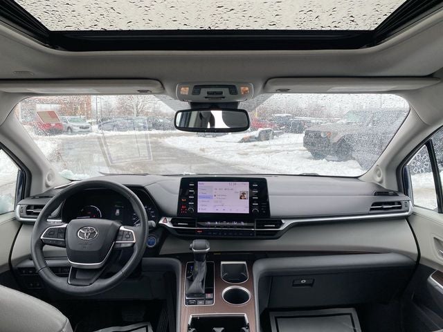 2022 Toyota Sienna XLE 7 Passenger