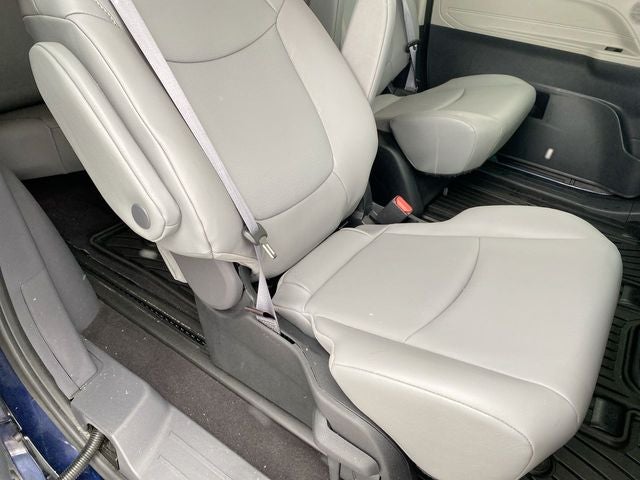 2022 Toyota Sienna XLE 7 Passenger