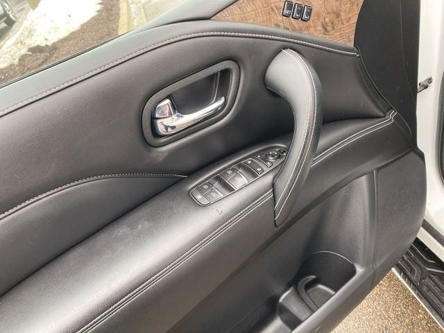 2022 INFINITI QX80 LUXE