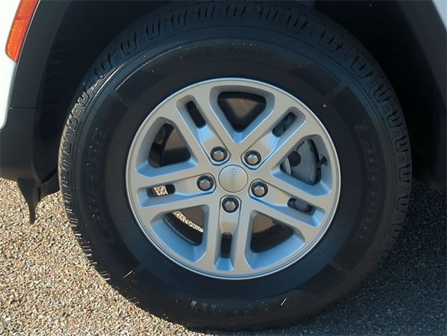 2023 Jeep Grand Cherokee Laredo 4x4