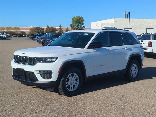 2023 Jeep Grand Cherokee Laredo 4x4