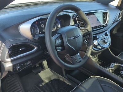 2025 Chrysler Pacifica Limited AWD