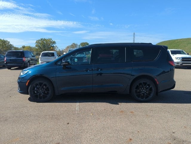 2025 Chrysler Pacifica Limited AWD