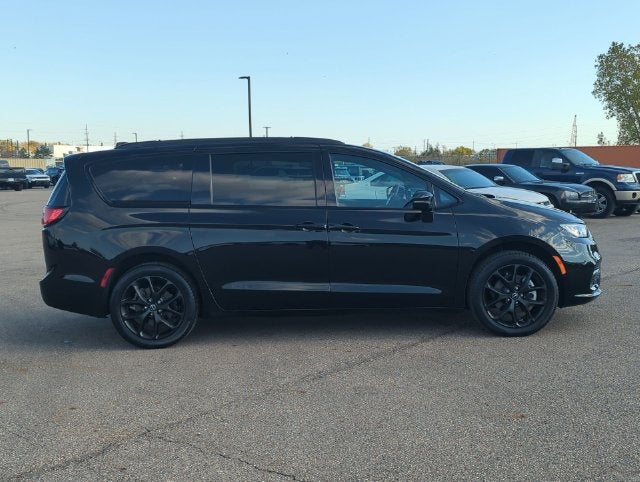 2025 Chrysler Pacifica Limited AWD
