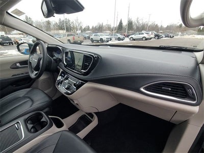 2024 Chrysler Pacifica Hybrid Select