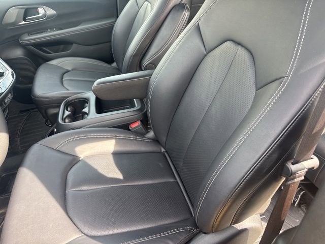 2025 Chrysler Pacifica Hybrid Select