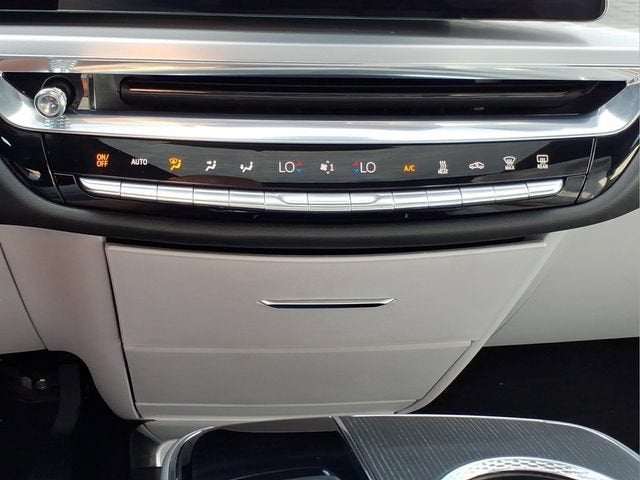 2024 Cadillac LYRIQ Luxury 2