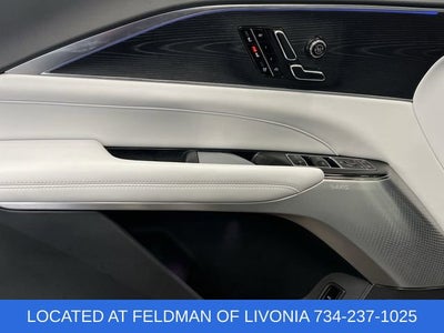 2024 Cadillac LYRIQ Luxury 2