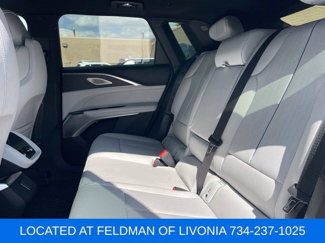 2024 Cadillac LYRIQ Luxury 2