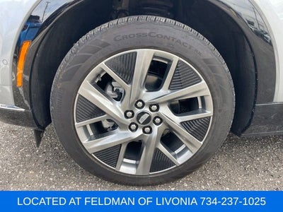 2025 Cadillac OPTIQ Luxury 1