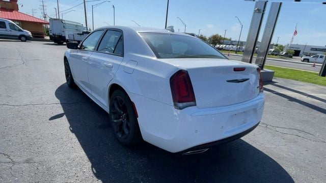 2022 Chrysler 300 Touring