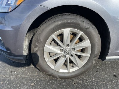 2019 Volkswagen Golf Base