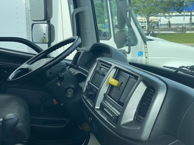 2015 Hino 26FT BOX TRUCK Base