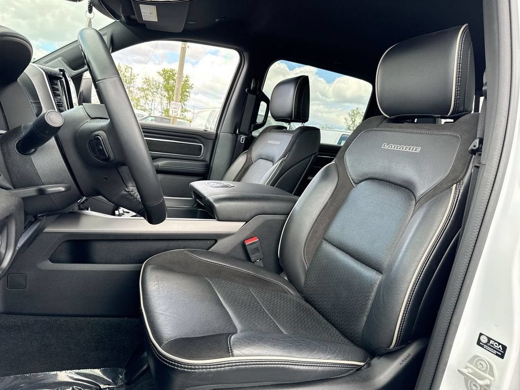 2023 RAM 1500 Laramie Crew Cab 4x4 5'7" Box