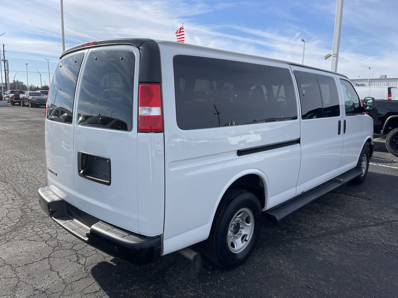 2023 Chevrolet Express Passenger 3500 1LS