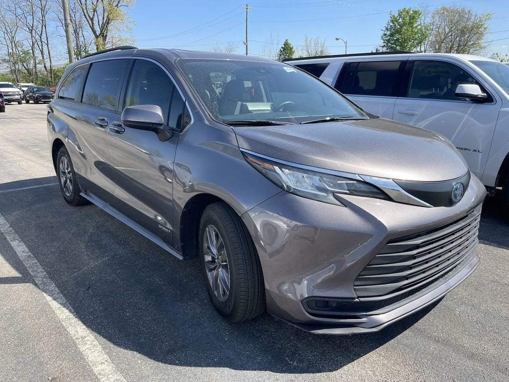 2021 Toyota Sienna LE