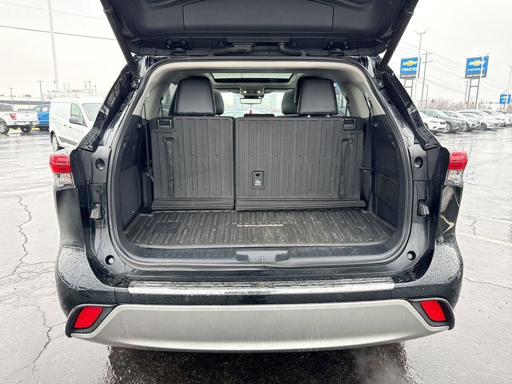 2021 Toyota Highlander Hybrid Platinum