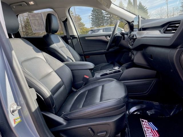 2022 Ford Escape Titanium Hybrid