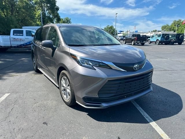 2021 Toyota Sienna LE