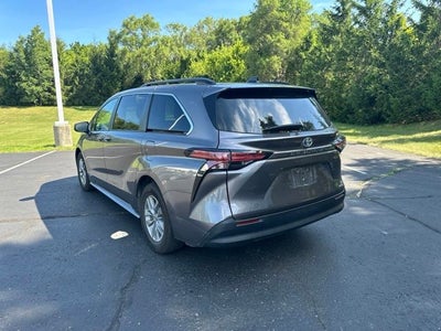 2021 Toyota Sienna LE